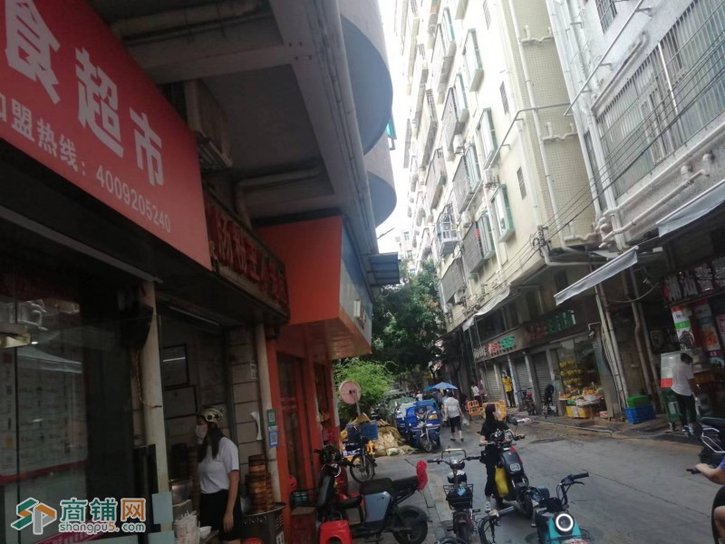 W南山区南山地铁口大板桥巷邻步零食店转让图2