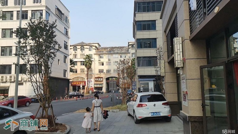 个人转让大门口商铺，可三年一签，周边非常成熟图3