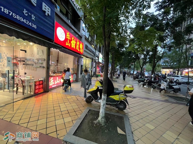 W成华区星耀天都旁爆火美甲店挥泪转让图3
