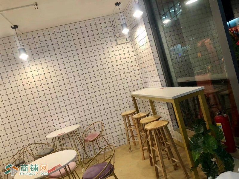 w龙华向南四区甜品店旺铺转让图3