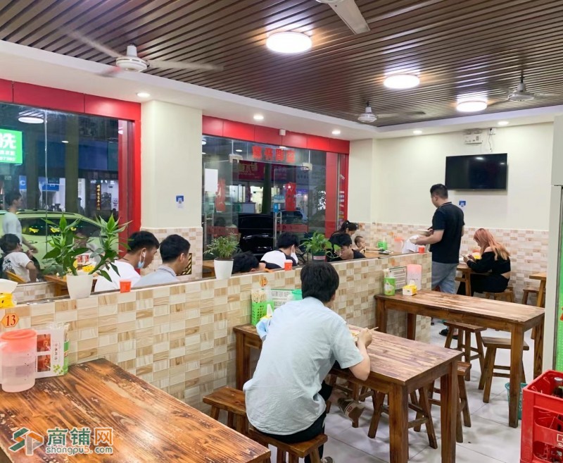 W捡漏，龙岗区坂田城中村临街餐馆优价转让图2