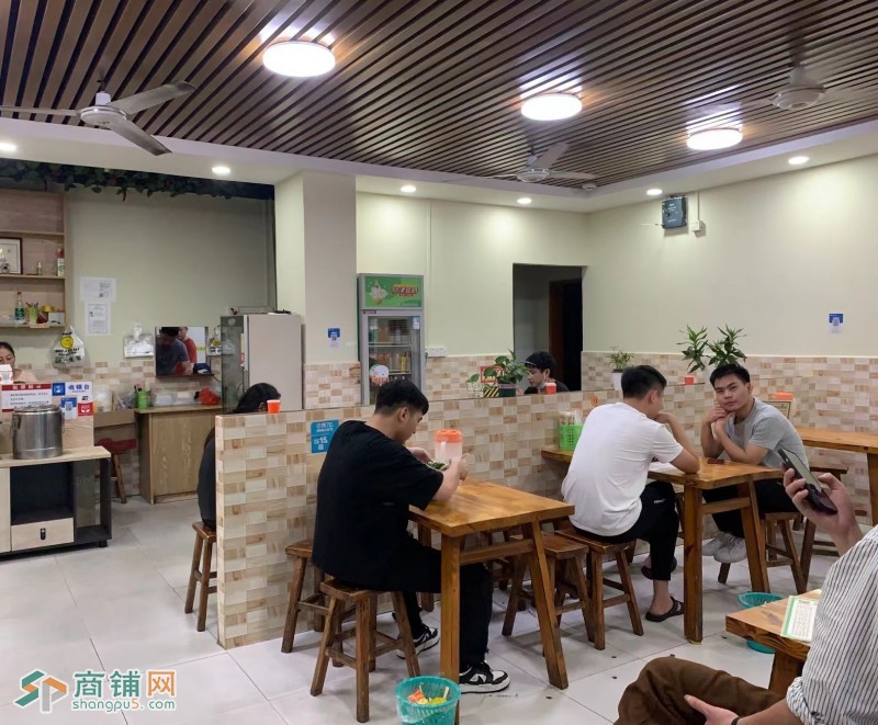 W捡漏，龙岗区坂田城中村临街餐馆优价转让图3