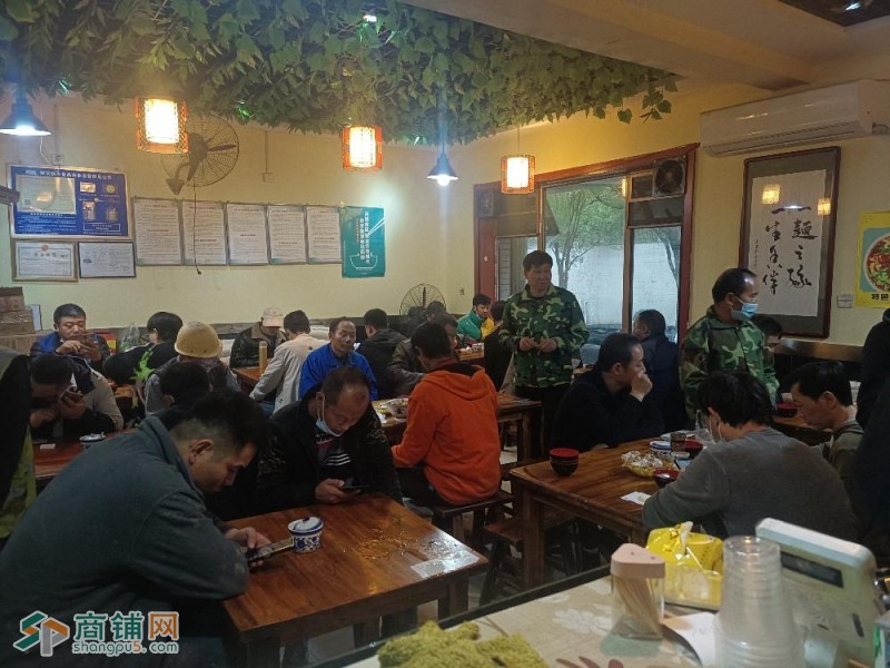 临街商铺营业中面馆带房租转让图2