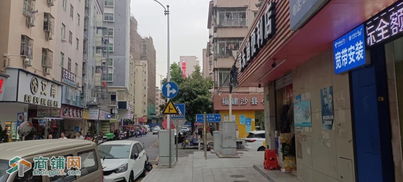 W万人社区双开门转角便利店转让，旺铺不等人图2