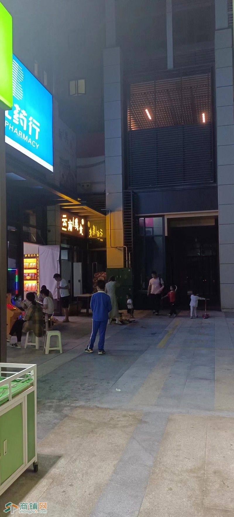 W宝安沙井高档小区旺铺转让，租金1979，深圳市最低租金图2