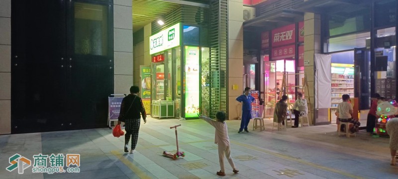 W宝安沙井高档小区旺铺转让，租金1979，深圳市最低租金图3