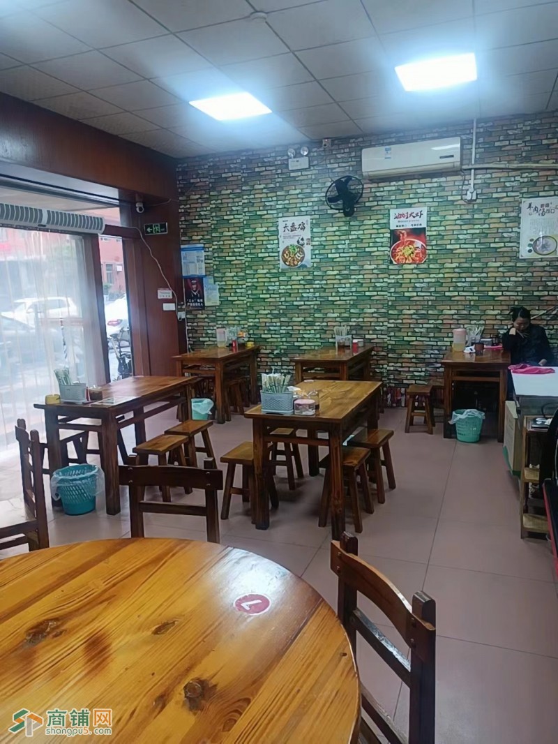 W龙岗区宝龙街道餐饮店旺铺转让图2