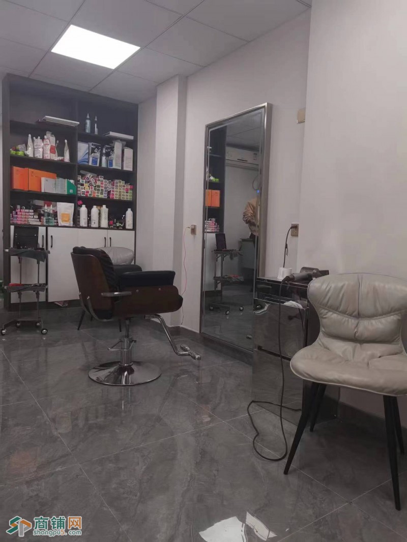 W转让 杉板桥地铁口双开间美发店图2
