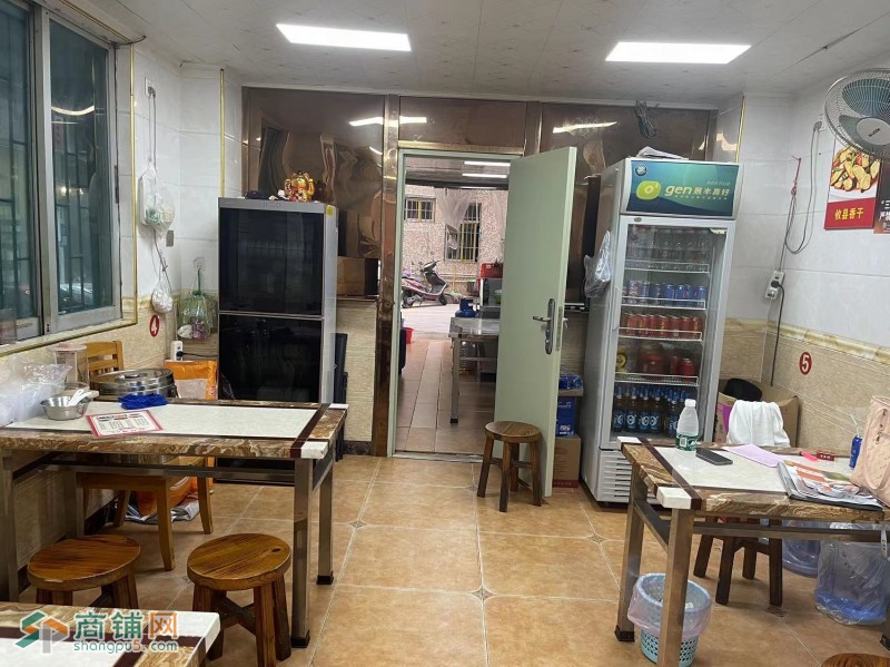 W宝安石岩经营六年老店餐饮店整体优价转让图3