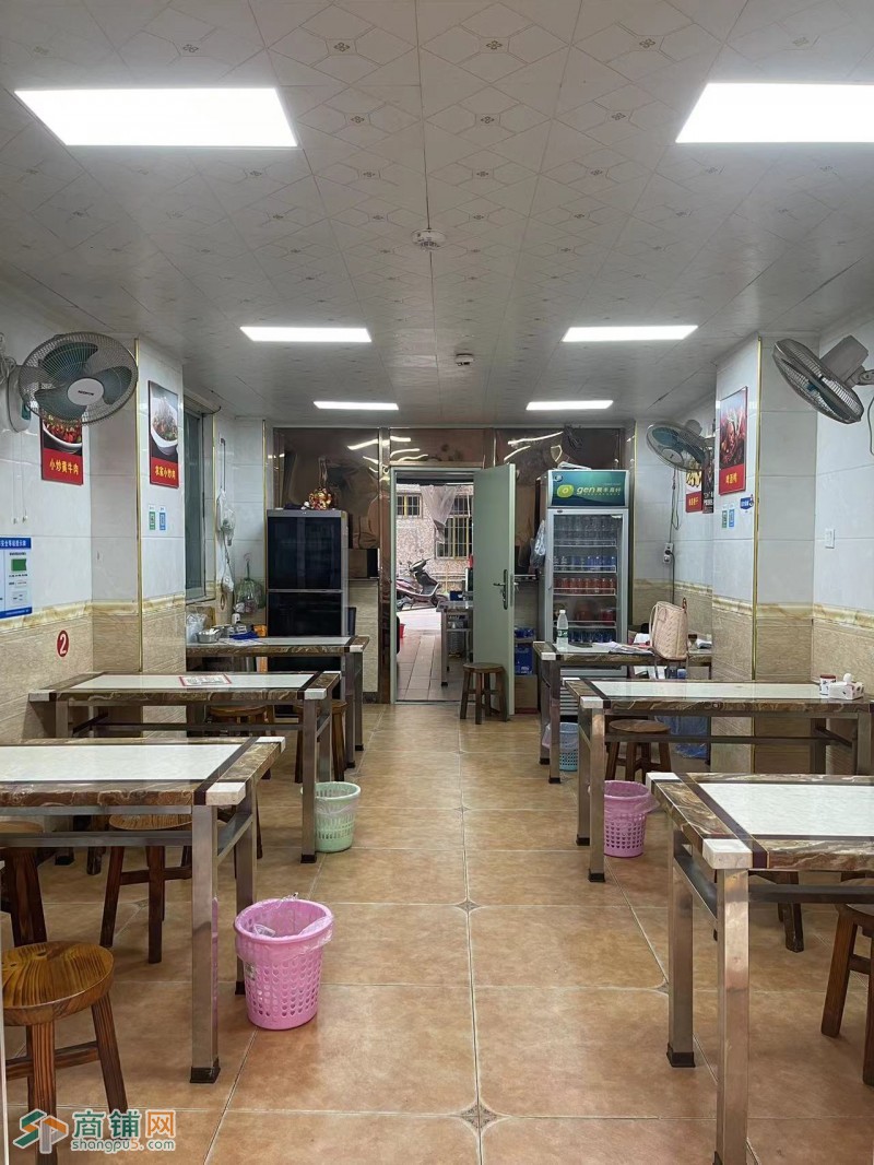 W宝安石岩经营六年老店餐饮店整体优价转让图2