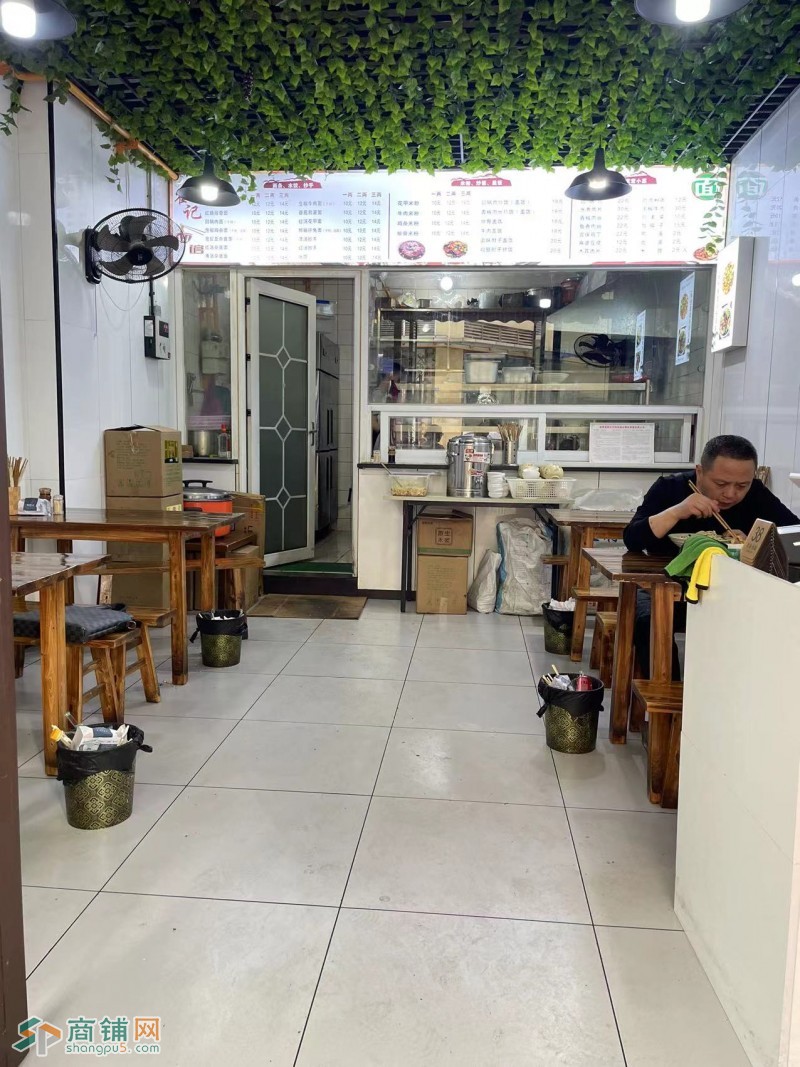W小区口可外摆盈利面馆低价转让图3
