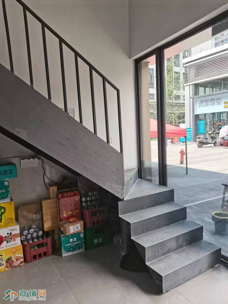 w转让 青羊方圆2公里唯一餐饮商圈旺铺图3