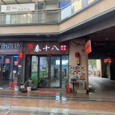 易铺推荐 繁华商业街50平小吃店诚心转让，六年老店，欢迎考察