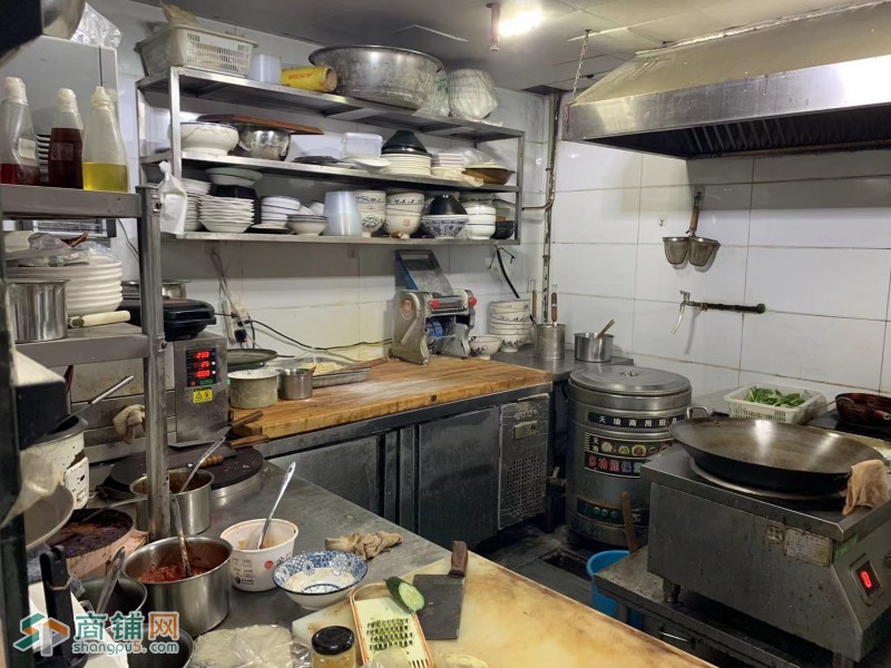 易铺推荐 繁华商业街50平小吃店诚心转让，六年老店，欢迎考察图3
