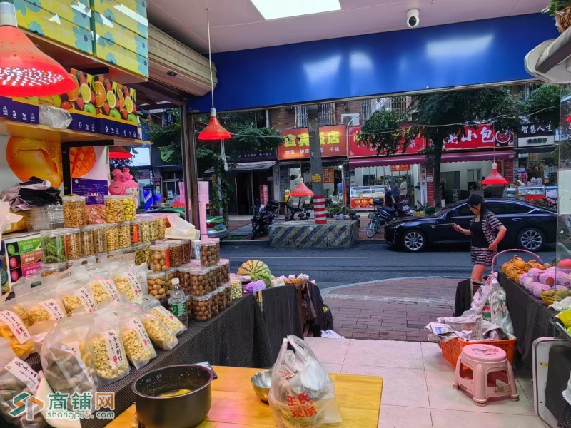 W成华区小区门口水果店个人原因旺铺整体转让图3