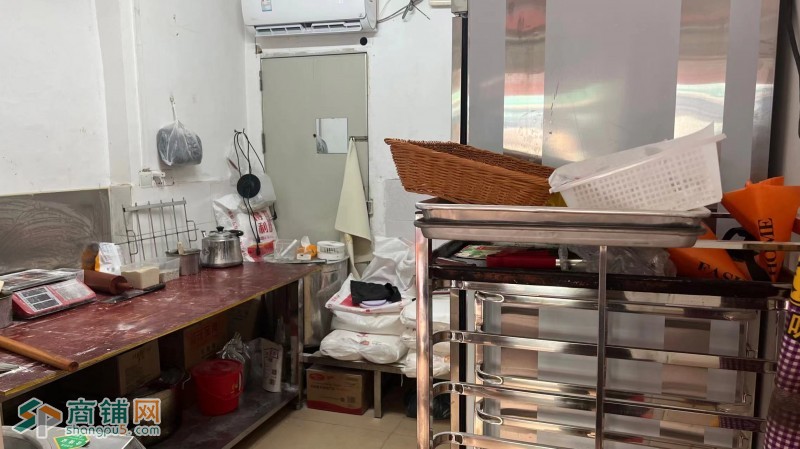 W布吉长龙布李路农贸市场店面转让图3