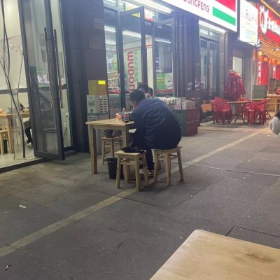 W转让 人流量巨大的成熟餐饮铺面 中介勿扰