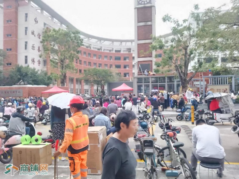 W捡漏！龙岗区实验学校正对面人体密码检测店整转图3