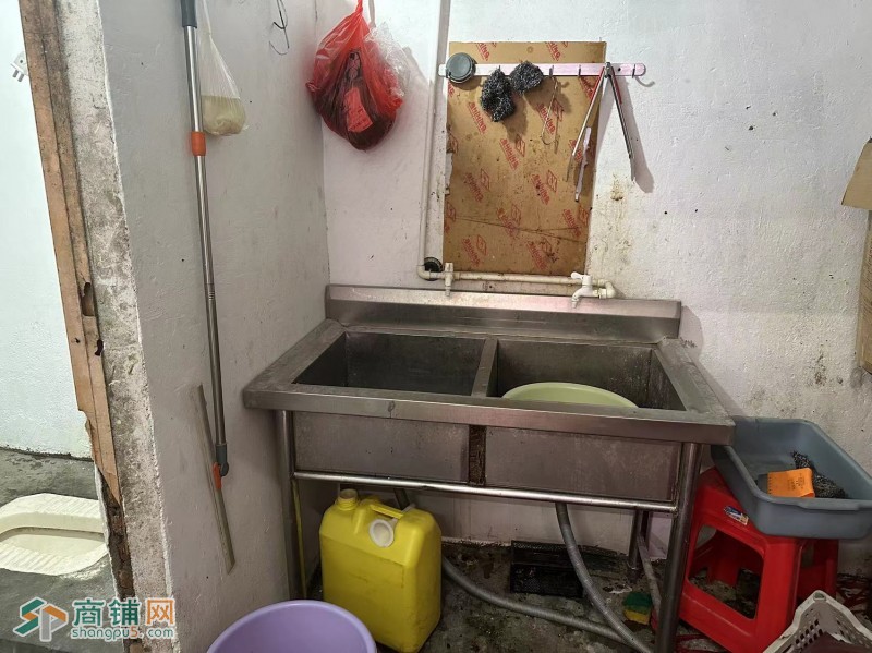 W宝安经营十年菜市场档口空铺转让图3