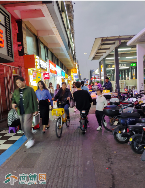 W宝安坪洲地铁站易店美便利店空铺转让图3