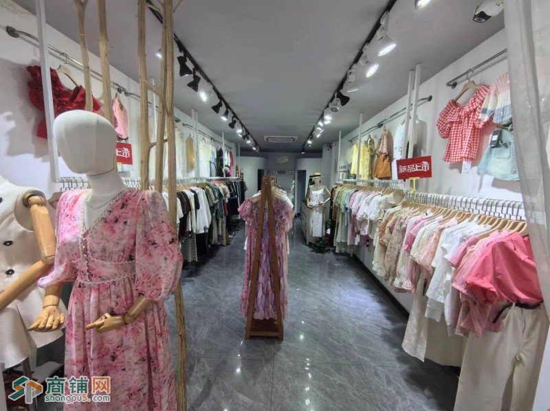w龙岗三年老店40平服装店图2