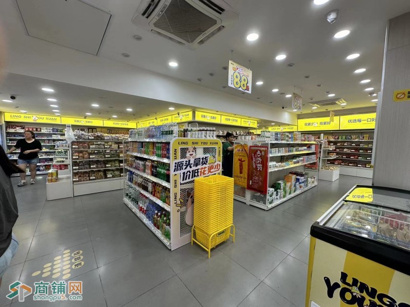W宝安零食店整体优价转让图3