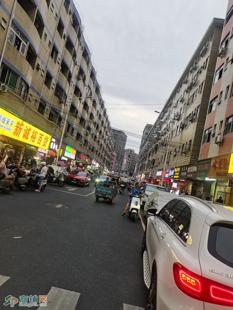 W宝安区城中村主干道（工厂包围）盈利快餐店转让图2