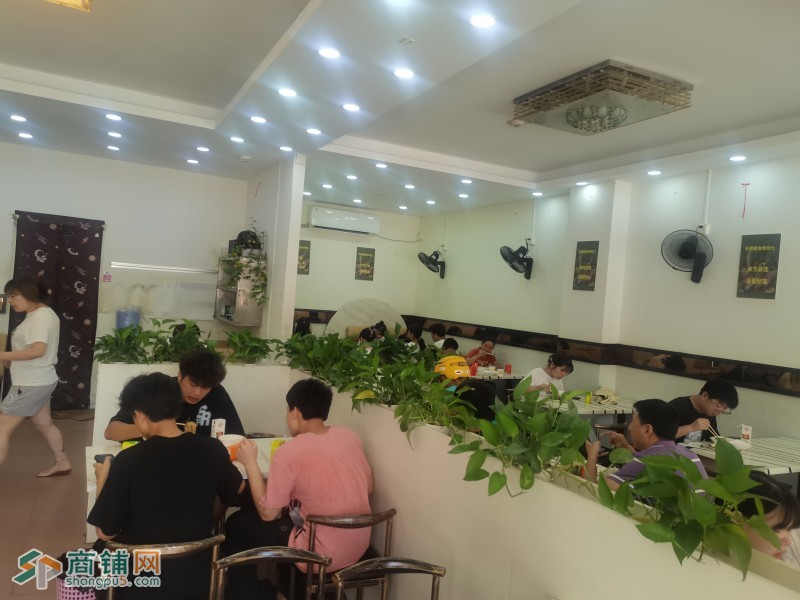 W宝安区城中村主干道（工厂包围）盈利快餐店转让图3