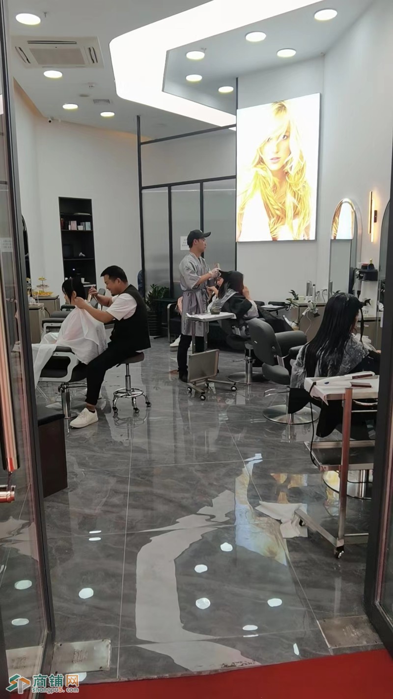W宝安美发店整体优价转让图2