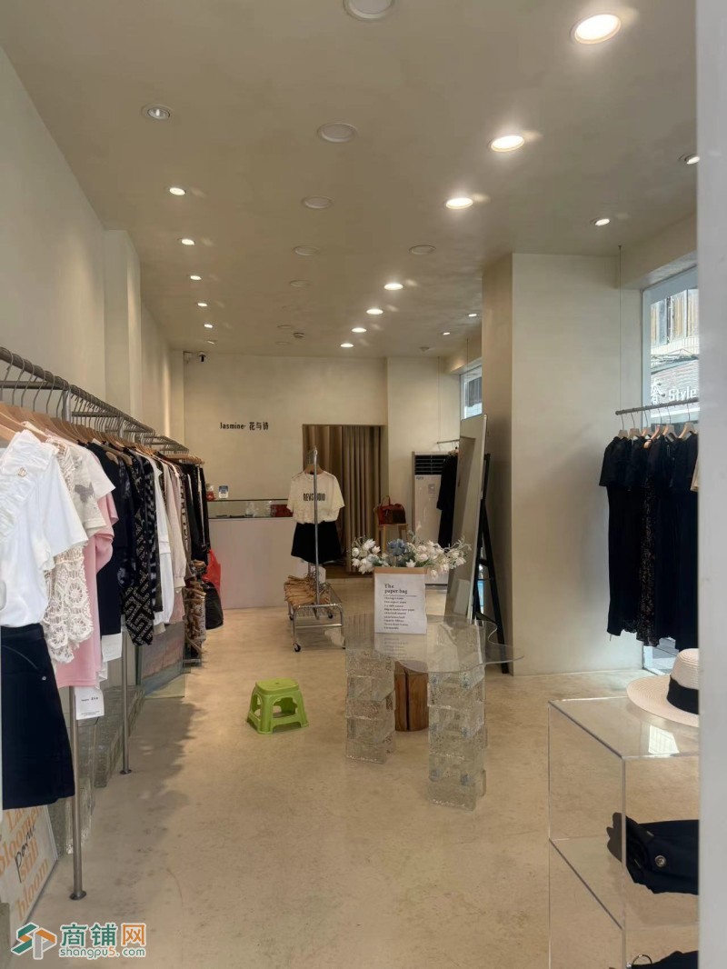 W龙岗服装店整体优价转让图2
