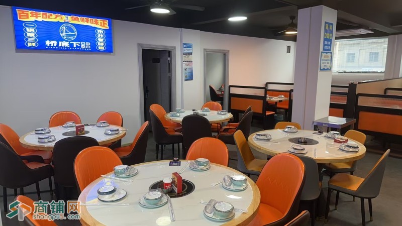 w龙华地铁站出口餐饮一条街图2