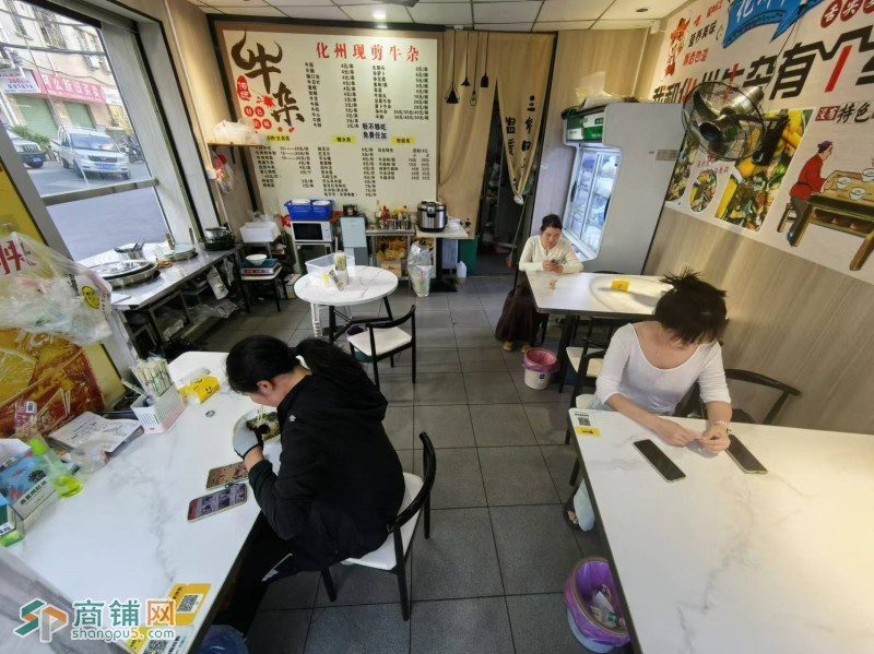 w龙岗30平城中村主街双门面餐饮图2