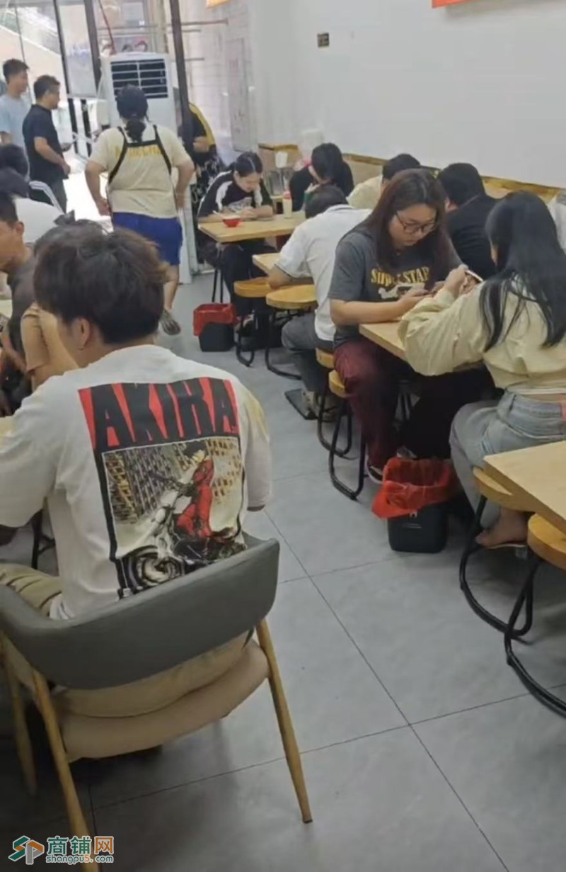 W龙岗餐饮店整体优价转让图2