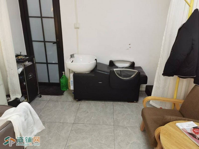 W龙岗区临街商铺图3