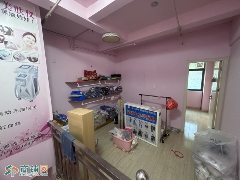 W罗湖莲塘蓝心蓝雨校服店空铺转让图2