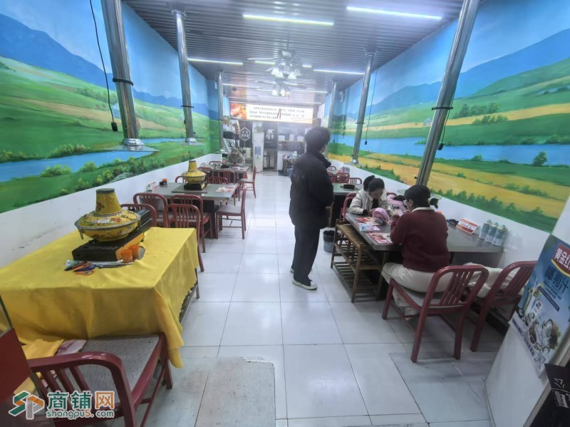w龙岗70平餐饮带外摆图3