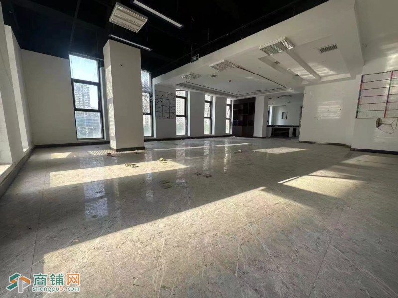 凤城七路与贞观路十字1070平米商铺出租图3