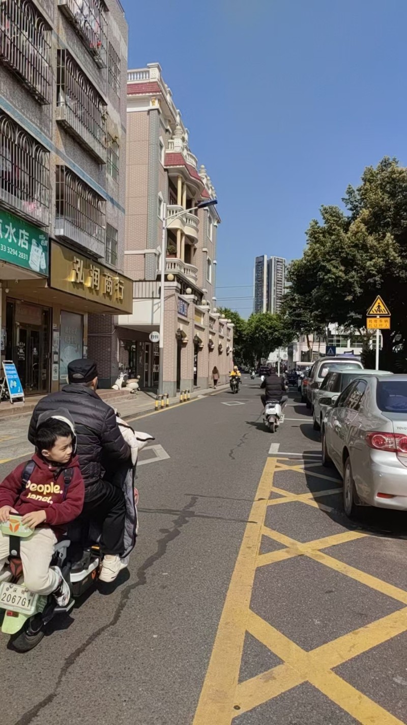 W坪山马峦街道小区包围旺铺快餐店转让图4