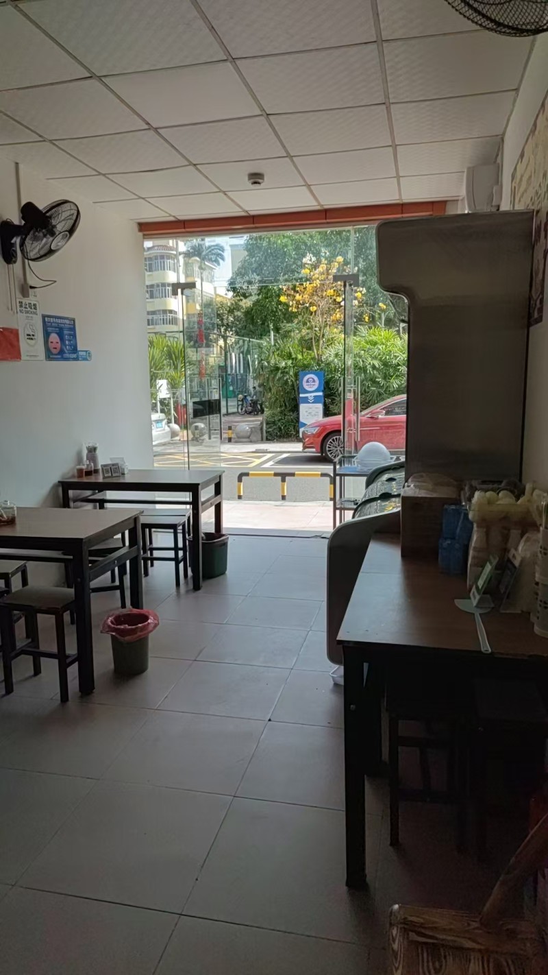 W坪山马峦街道小区包围旺铺快餐店转让图3