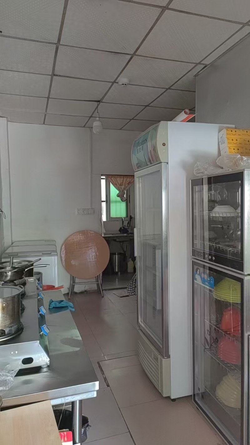 W坪山马峦街道小区包围旺铺快餐店转让图5