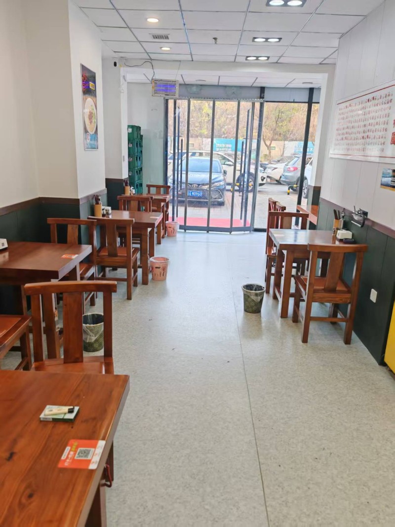 W于洪区于洪广场依云首府小区口餐饮店出兑客流大图2