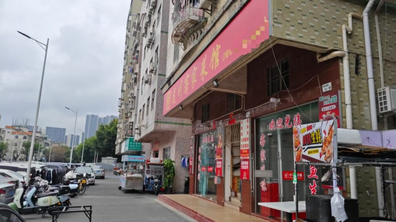 W龙岗区牛仔园新村旺铺餐饮店转让图2