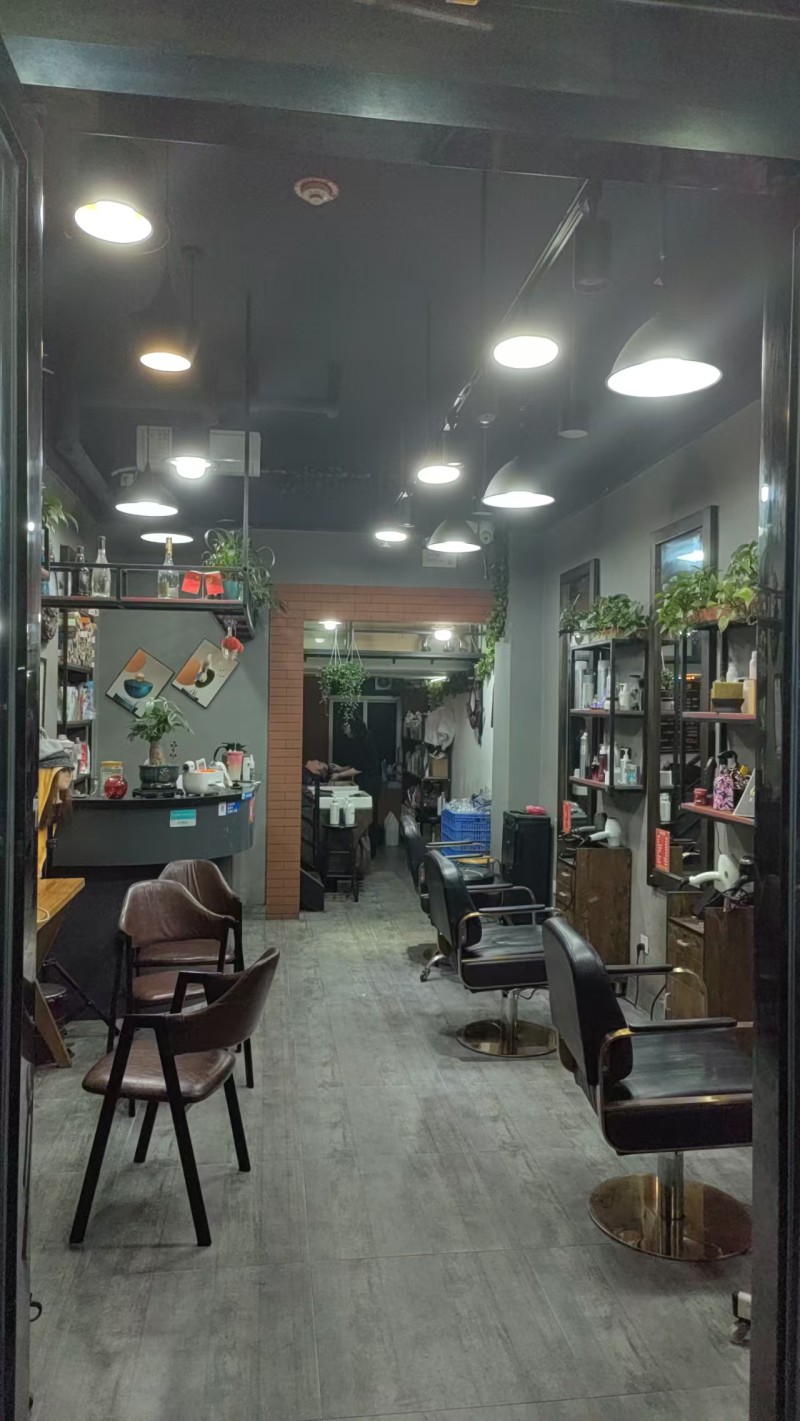 宝安西乡美发店旺铺转让W图2