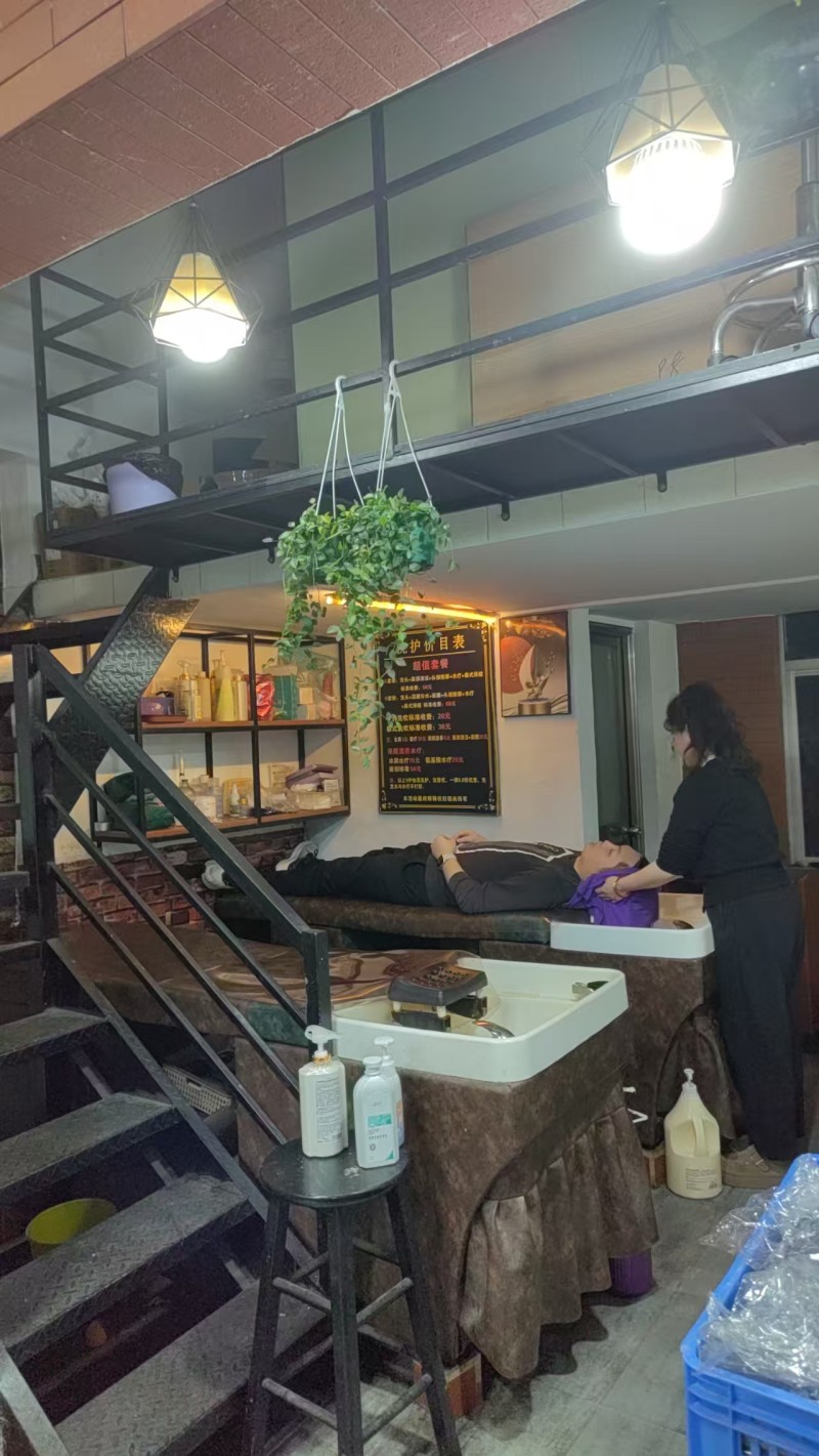 宝安西乡美发店旺铺转让W图3