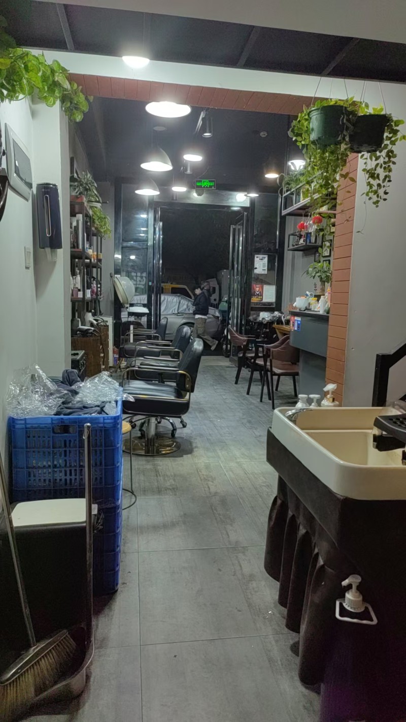宝安西乡美发店旺铺转让W图4
