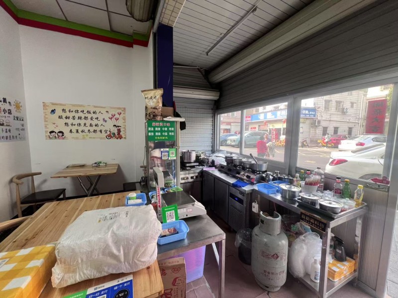 w龙岗区龙岗街道南联社区伦记麻辣烫旺铺转让图3