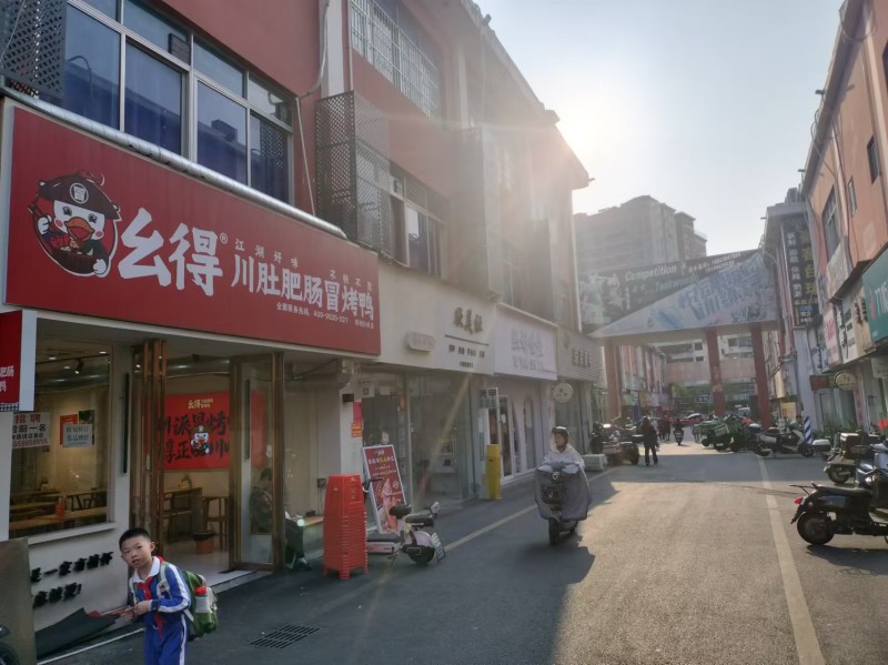 w沙井，幺得.川肚肥肠冒烤鸭图3