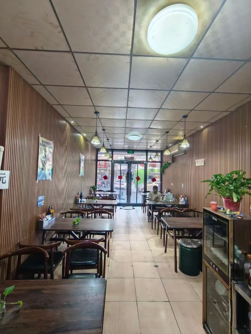 和平区桂林路餐饮店出兑把角附近餐饮一条街人流大图2