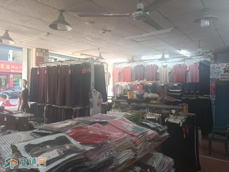 坪山区鸿越品牌休闲服饰旺铺转让W图2
