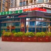 成都华府大道三都汇.潮里转角旺铺招租， 带装修， 无转让费。